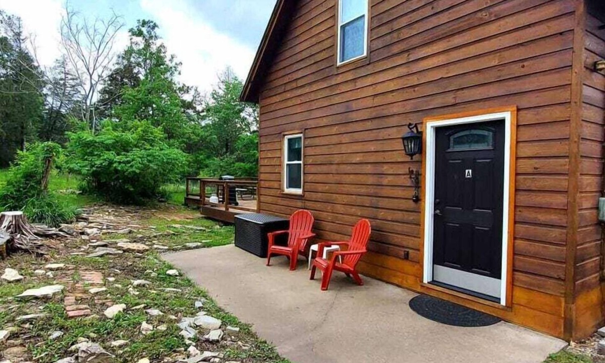 Eureka Springs House | Secluded Farm House at Wisteria