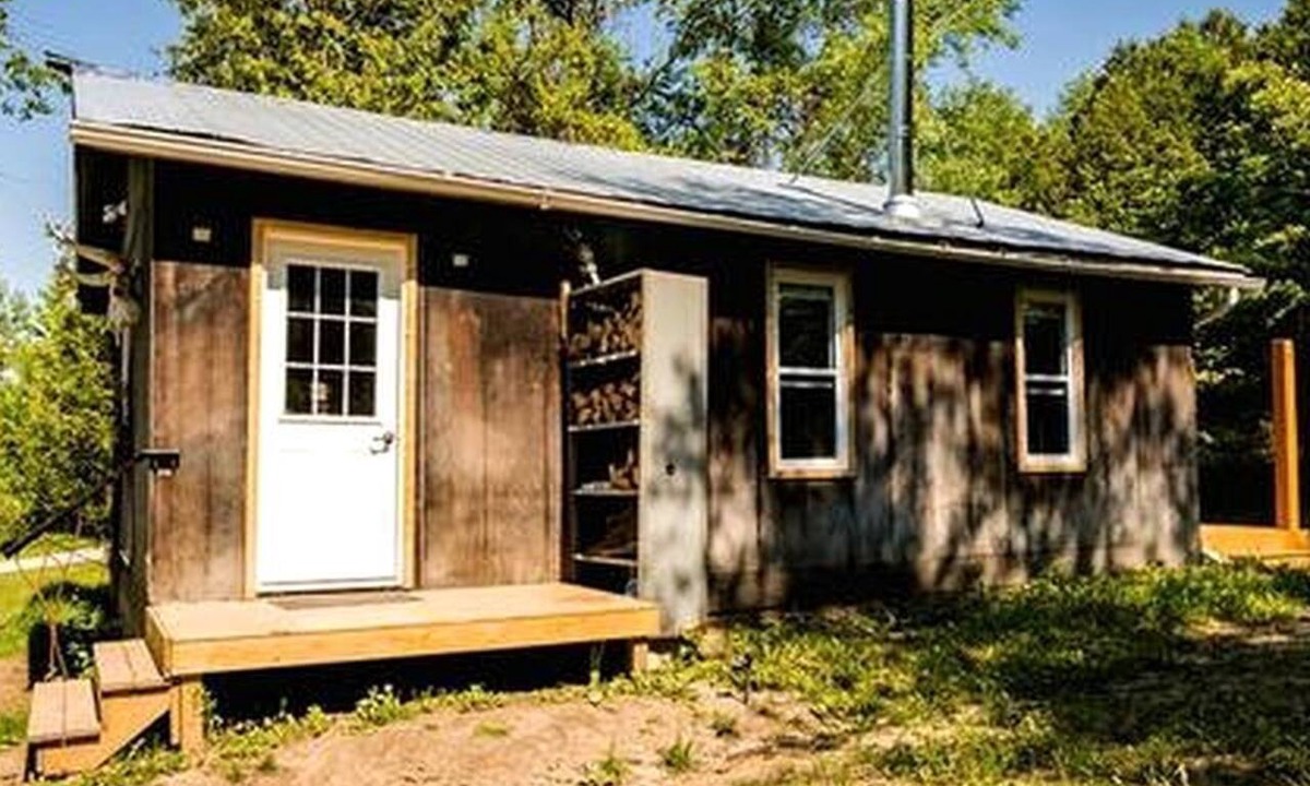 Blackstock Cabin | Secluded Forest Cabin with Screened Porch and Amazing Hiking Trails in Ontario
