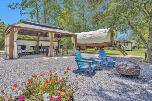 Montgomery House | Secluded Luxury Wagon with Pond, King Bed, Full Bath, Patio
