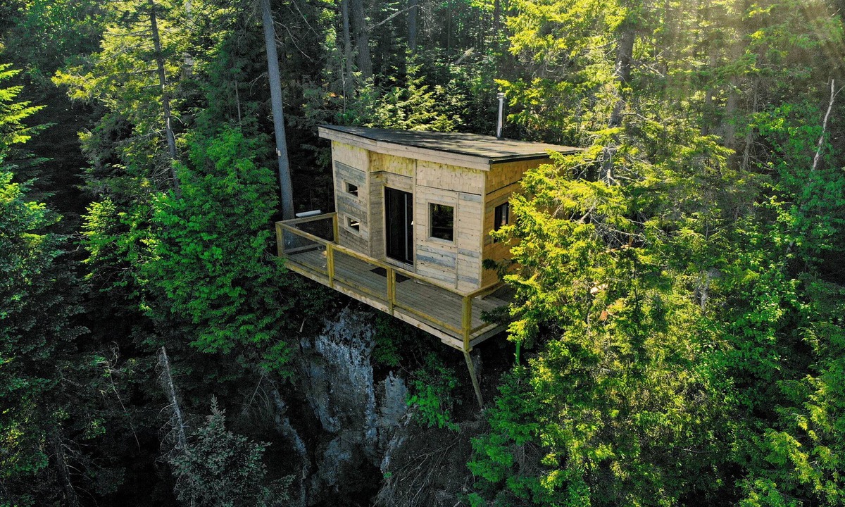 Saint-Faustin-Lac-Carre House | Secluded perched treehouse by the lake | Lodging #18