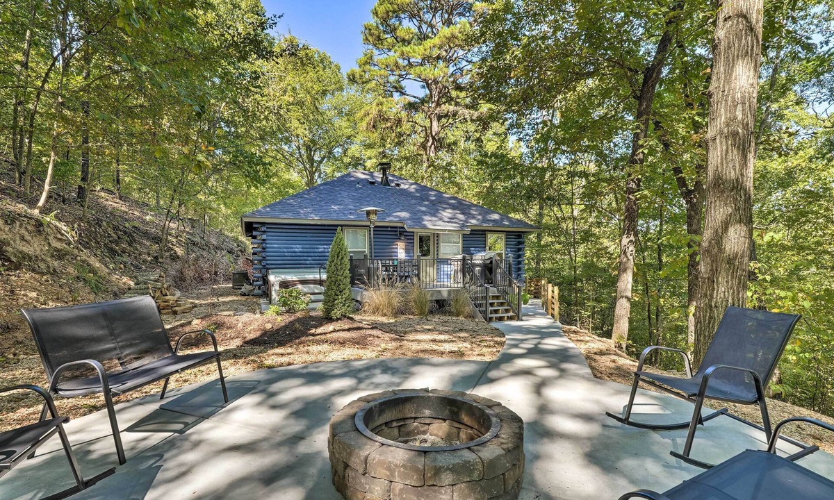 Kimberling City Cottage | Secluded Table Rock Lake/branson Cabin w/Hot Tub!