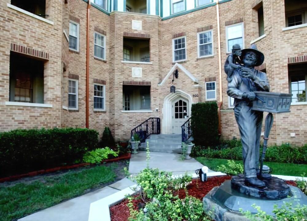 Topeka Hotel | Senate Luxury Suites