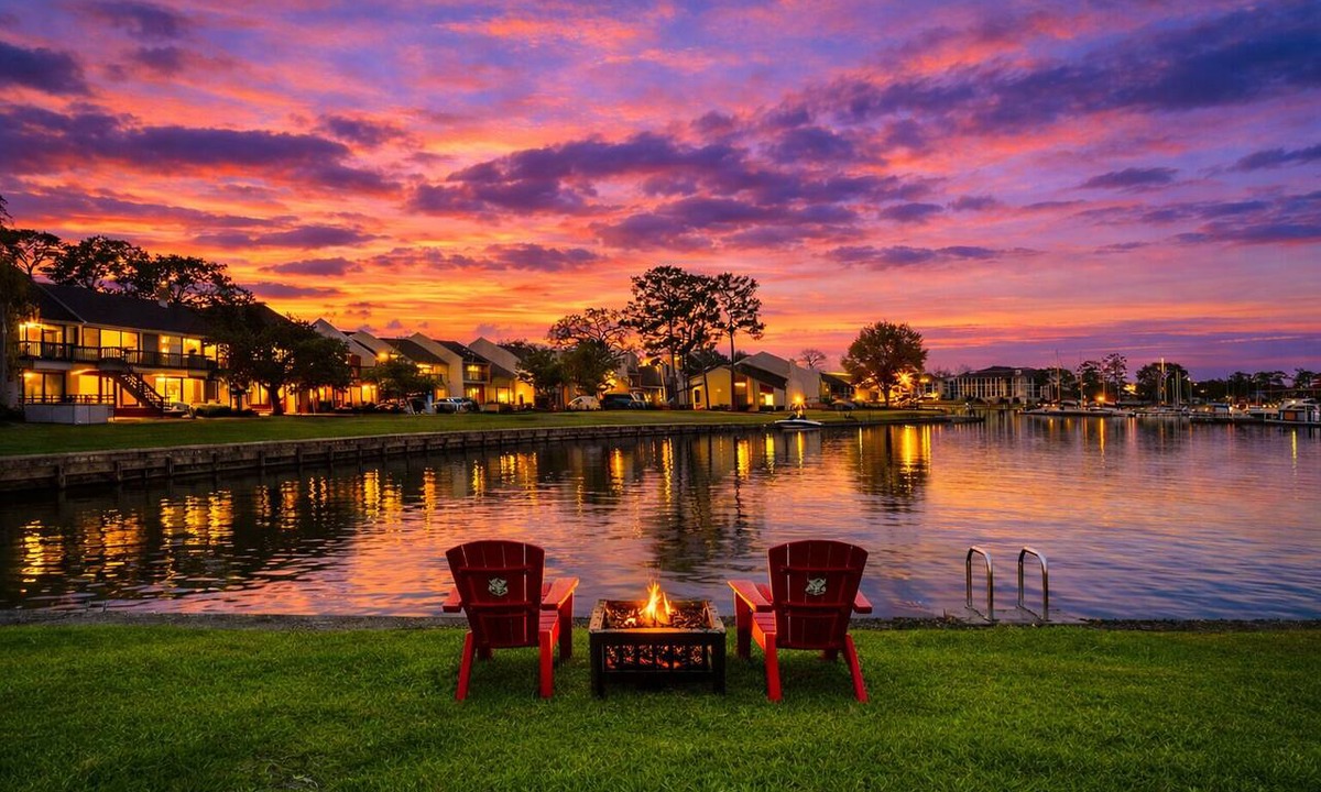 Walden on Lake Conroe Condo | Serene Lakeside 2BR | Sunset Views & Relaxing Stay