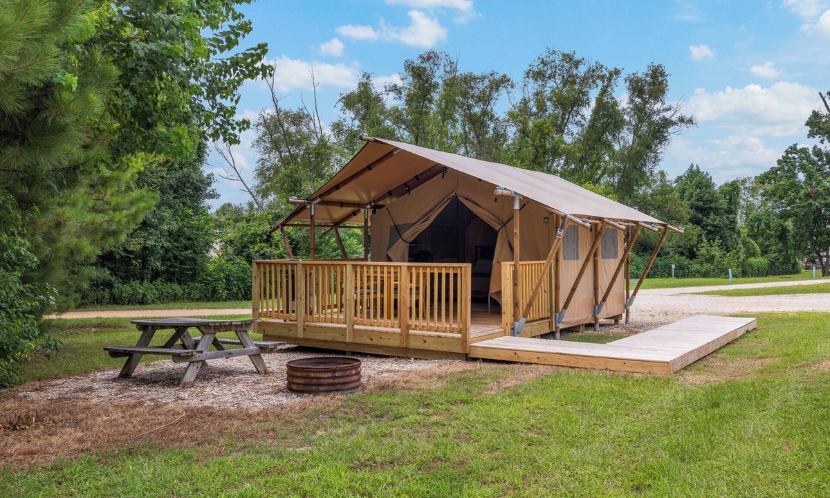 Onalaska RV Rental | Settle Into a Cozy Lakeside Glamping Escape