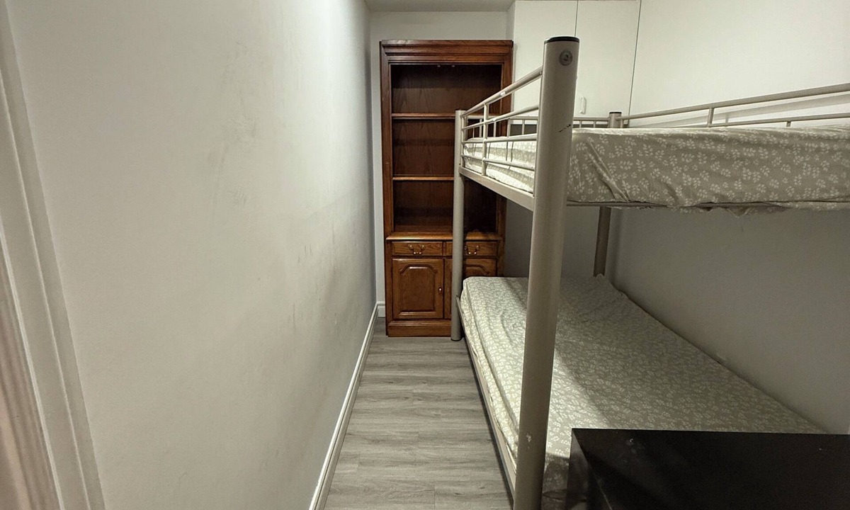 Oshawa House | Simple 3-Bedrooms basement apartment ,Walk to Ontario Tech & Durham College.