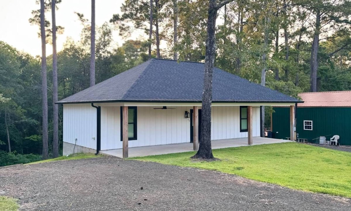 Negreet Cabin | SIMPLY BLESSED ON LANAN BAY