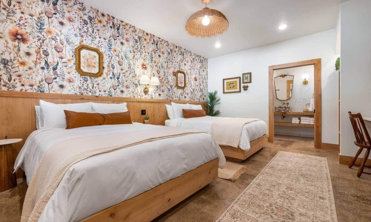 Jasper House | Sleeps 16 4 Private Ensuite Suites Luxury Boutique Lodge Jasper AR