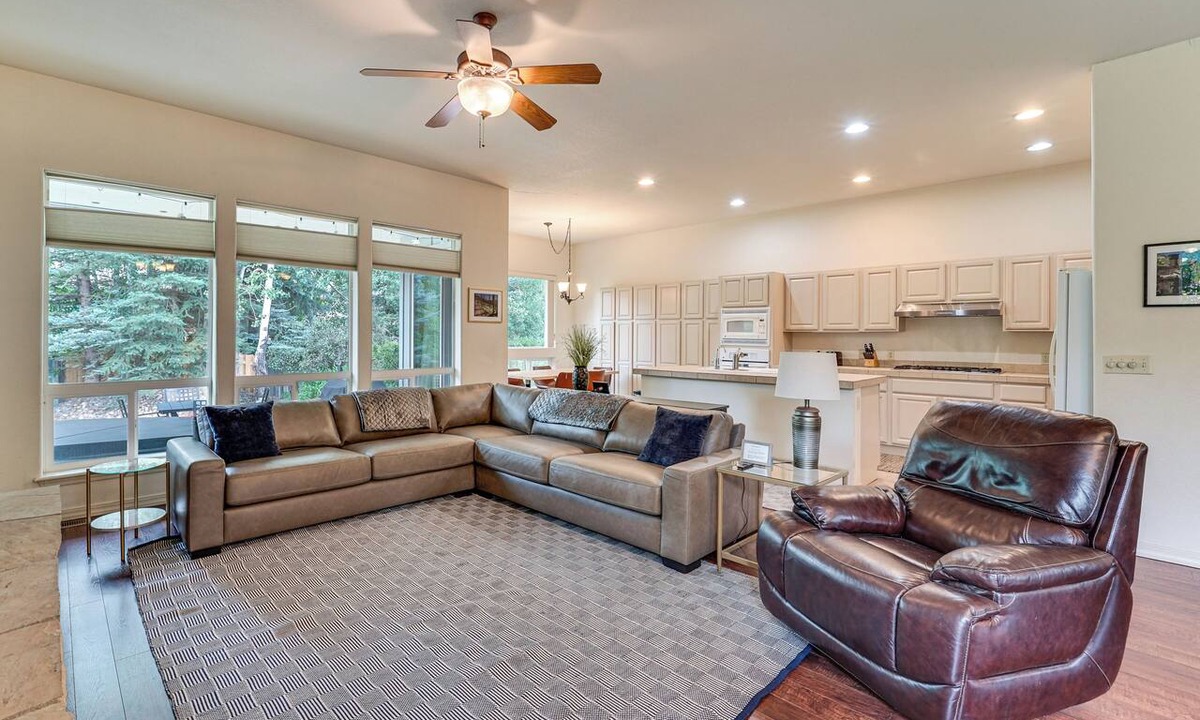 Dalton Ranch House | Soak, Hike & Golf: Durango Escape w/Hot Tub!