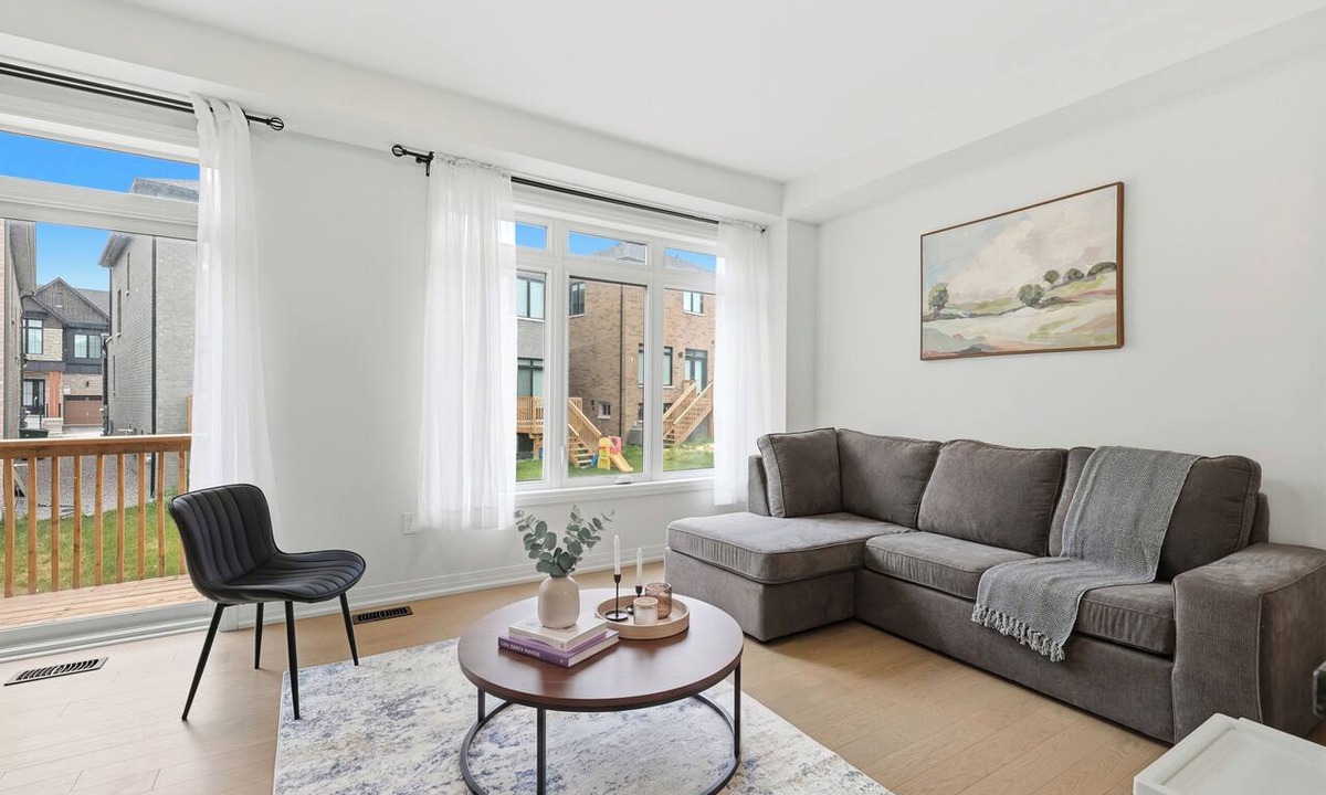 Pickering House | Soleil Nest - 5 Beds, 2.5 Baths, 2 Park, Backyard