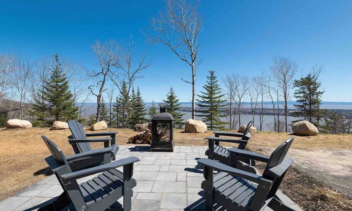 Les Eboulements Ski Chalet | Solstice 203: River Views, Terrace & Hot Tub