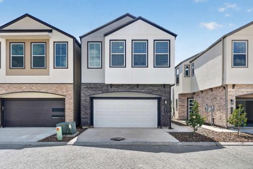 Houston Villa | Sophisticated Home Office Galleria & NRG