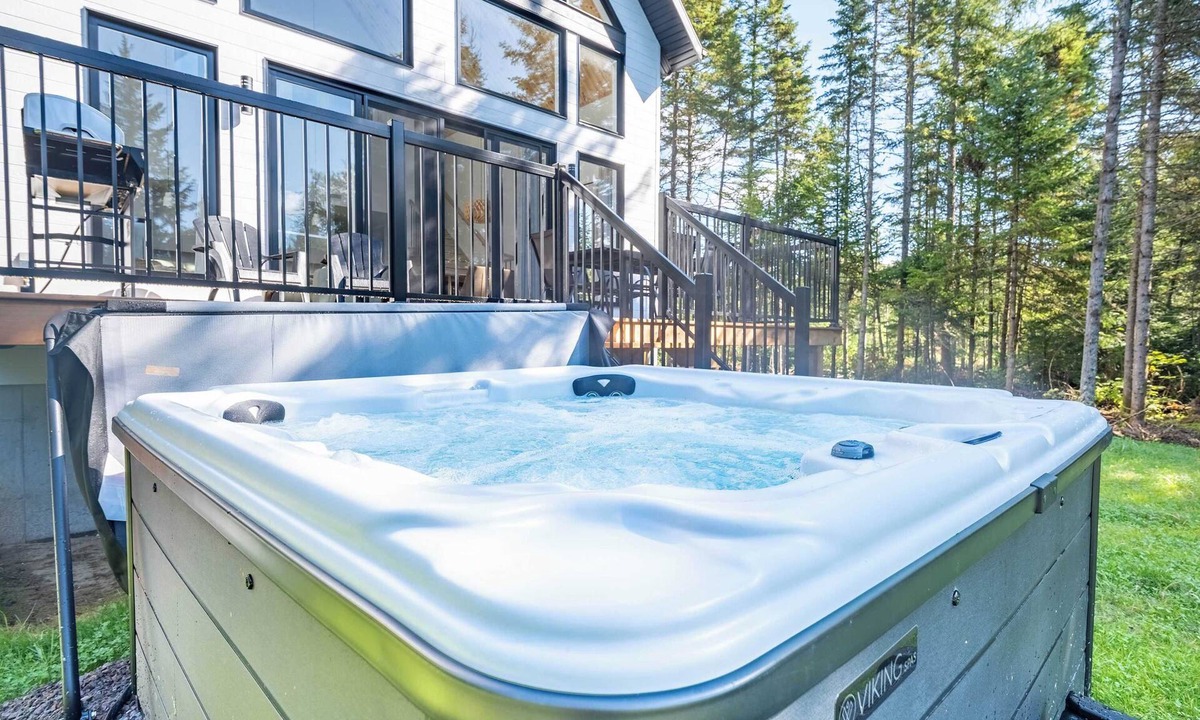Shannon Ski Chalet | Spa and Pool Table | Chalet Ayoka