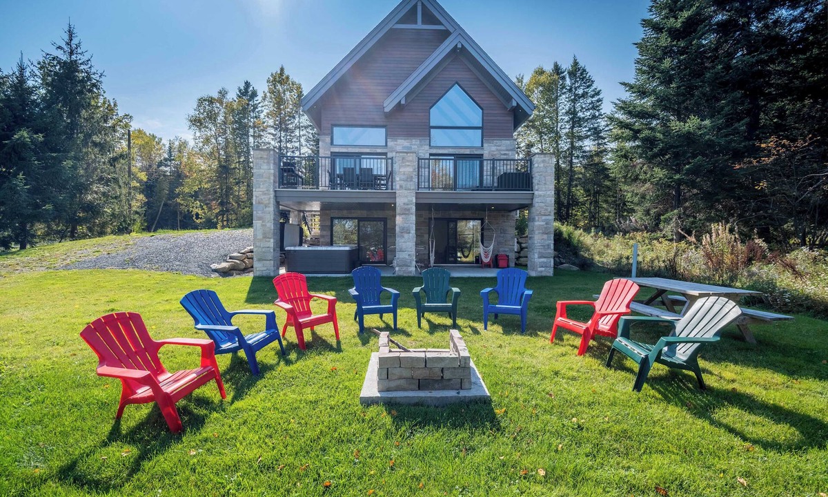 Lac-Etchemin Ski Chalet | Spa & Lake Access | Chalet la Barque du Bonheur
