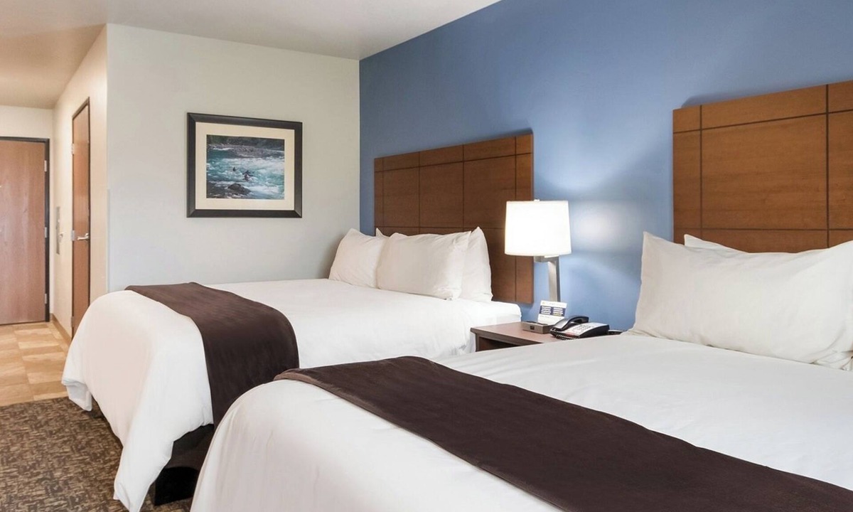 La Vista Hotel | Spacious 2 Queen Beds, Recliner & Kitchen – Perfect Stay for Families Gateways
