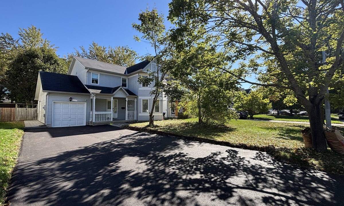 Alcona Apartment | Spacious 2BR Basement Apt – 5 Mins to Beach