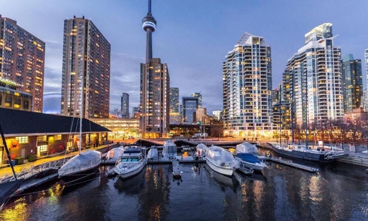 Toronto Entertainment District Apartment | Spacious 2BR Downtown Base by Metro Toronto