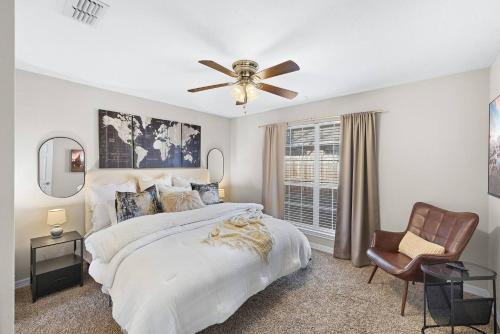 College Station House | Spacious 2BR House, Steps from A&M - King - Patio