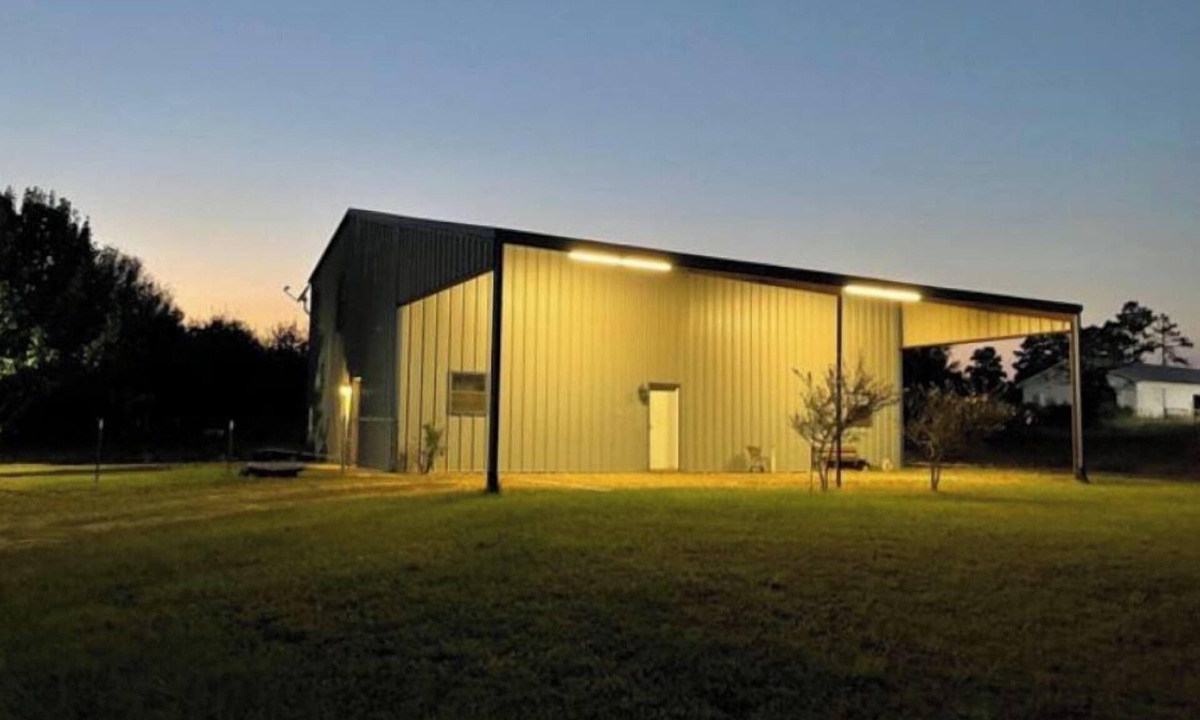 Kilgore House | Spacious 3 bedroom barndominium at the Speedway