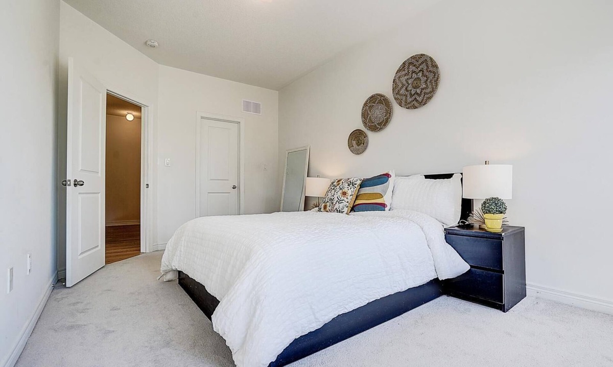 Ajax Condo | 🏡 Spacious 3-Storey Ajax Home | Waterfront, GO Train & Toronto Access