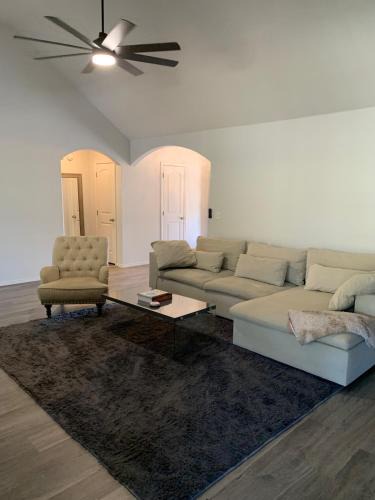 Tulsa House | Spacious 3BR Home Fast Wifi 7 min From Downtown