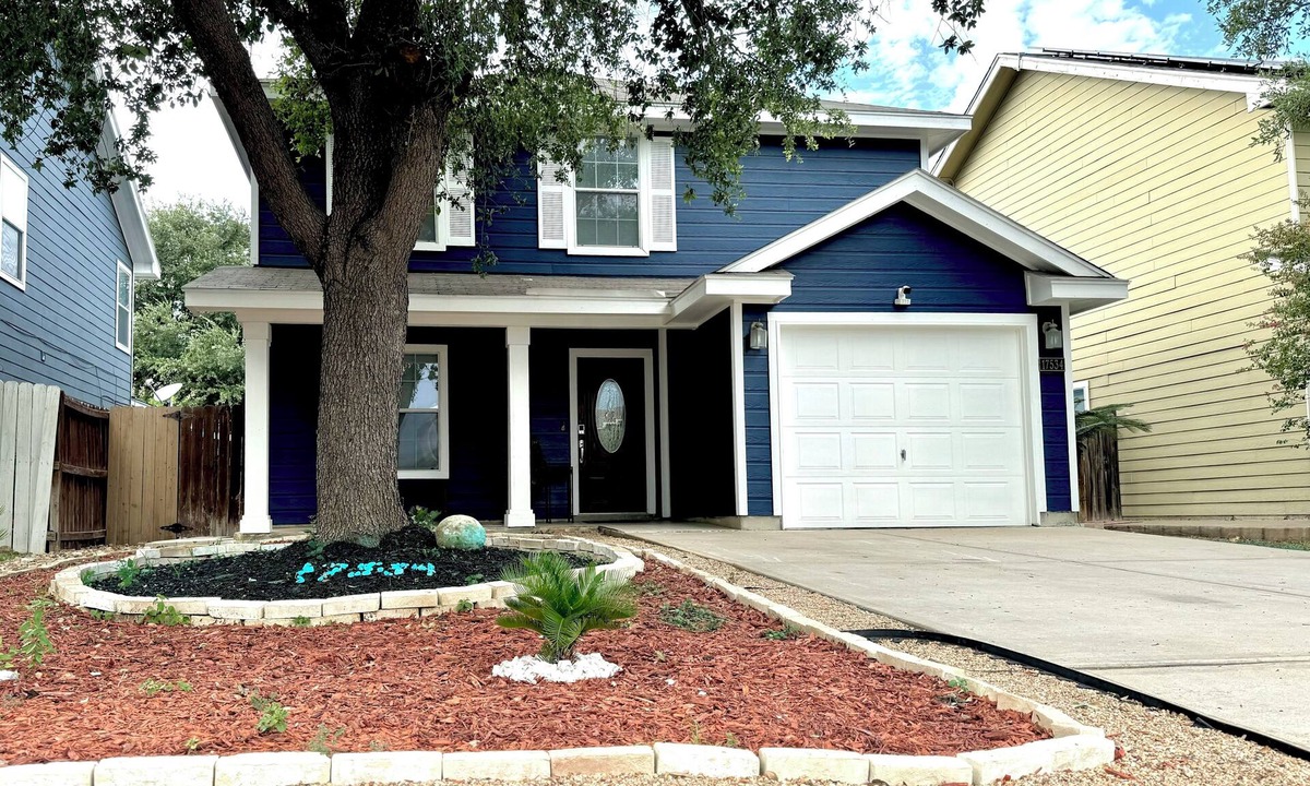 Bonanza House | Spacious 3BR Home, Roku TVs in Every Room, Fast WiFi, Quiet Area