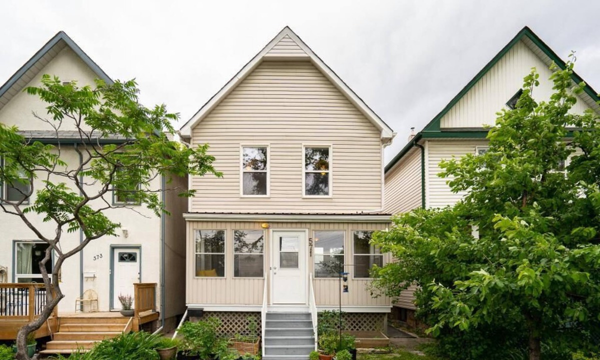 Winnipeg House | Spacious 3BR Retreat - 3 Min to Downtown