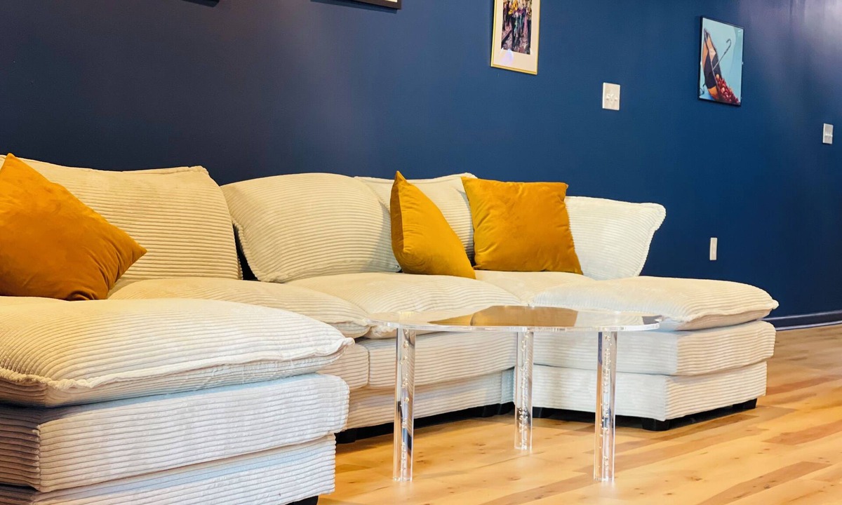 Faubourg Livaudais House | Spacious 3BR – Steps to St. Charles, Streetcar & Local Hotspots