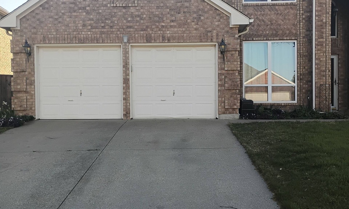 North Arlington House | Spacious 5-bedroom house with pool by Six Flags in beautiful Arlington