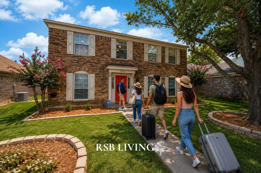 Grand Prairie House | Spacious 5BR 2,5BA Holiday Home with Poo