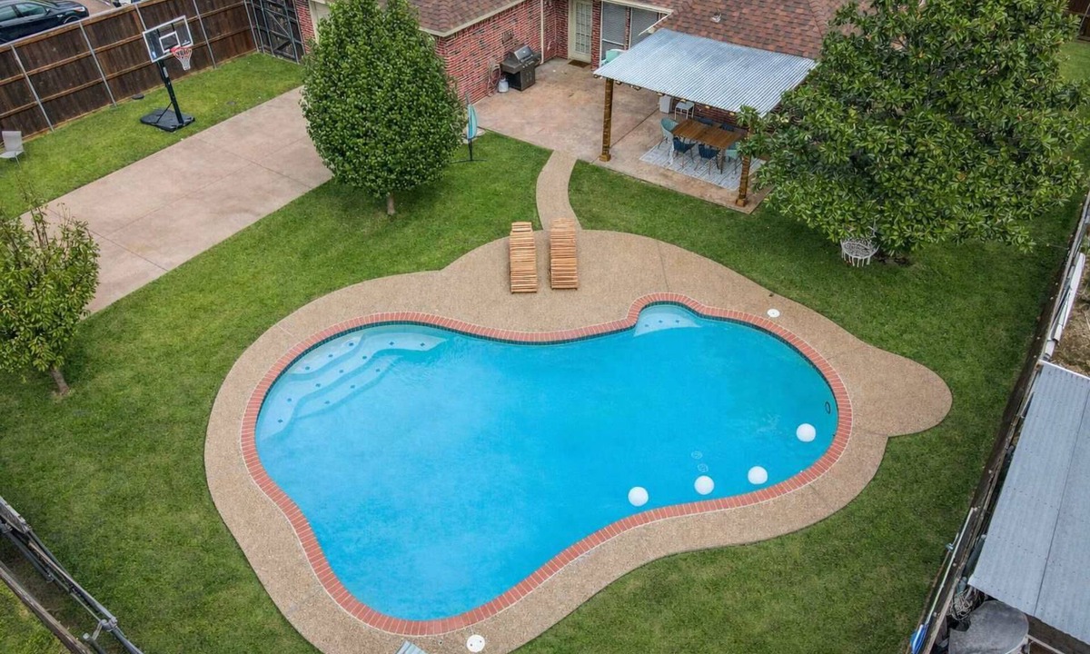 Sachse House | Spacious 6BR/3.5BA/Pool, Hot Tub & Game Room