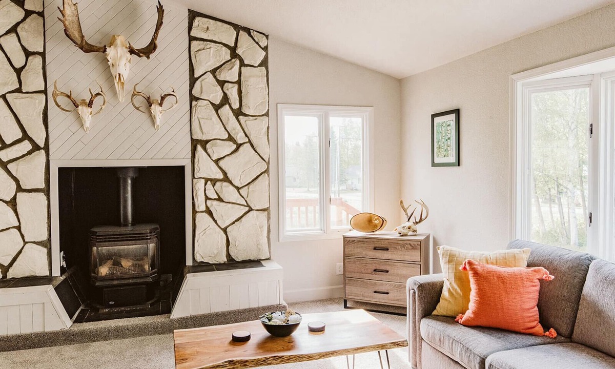 Palmer House | Spacious and Cozy Home in Palmer. Mountains Views - 1.5 mi from downtown Palmer