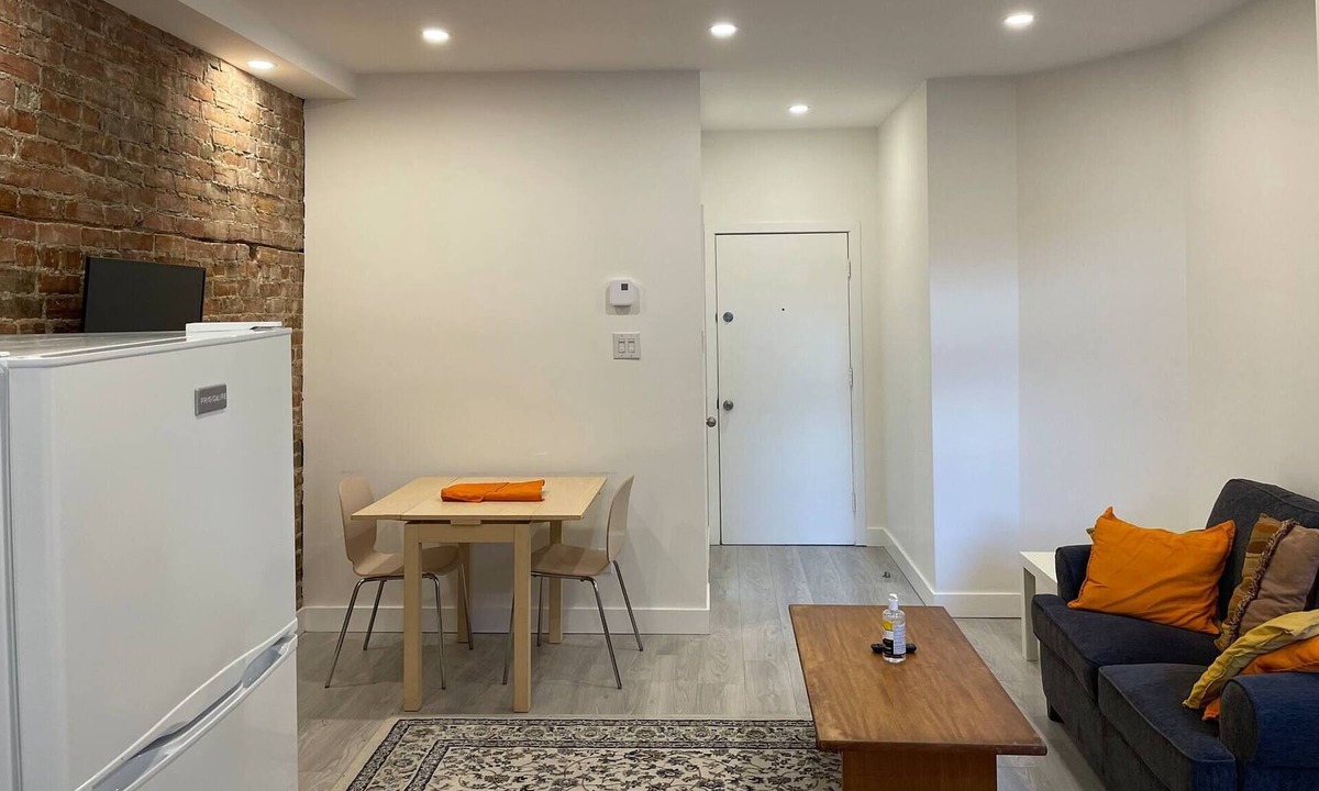 Plateau Mont Royal Apartment | Spacious apartment - M.&. M. C. Tourista.