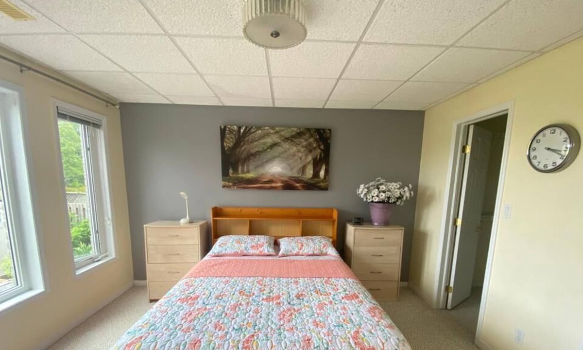 Amherstview House | Spacious Basement Suite .