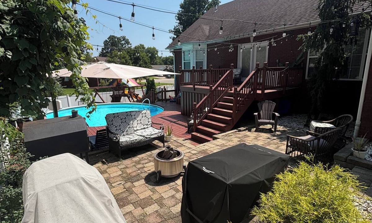 Poplar Bluff Apartment | Spacious Basement Retreat Theater Pool Hot Tub