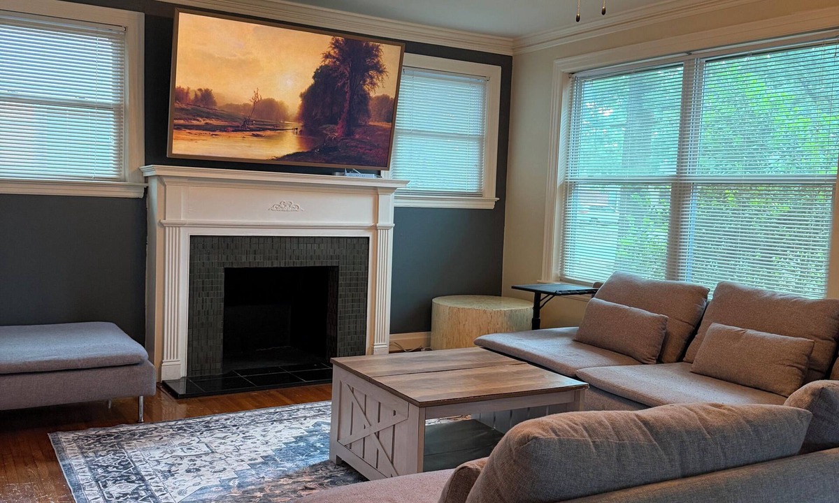 Little Rock House | Spacious Bungalow 6 Min to Downtown Sleeps 6