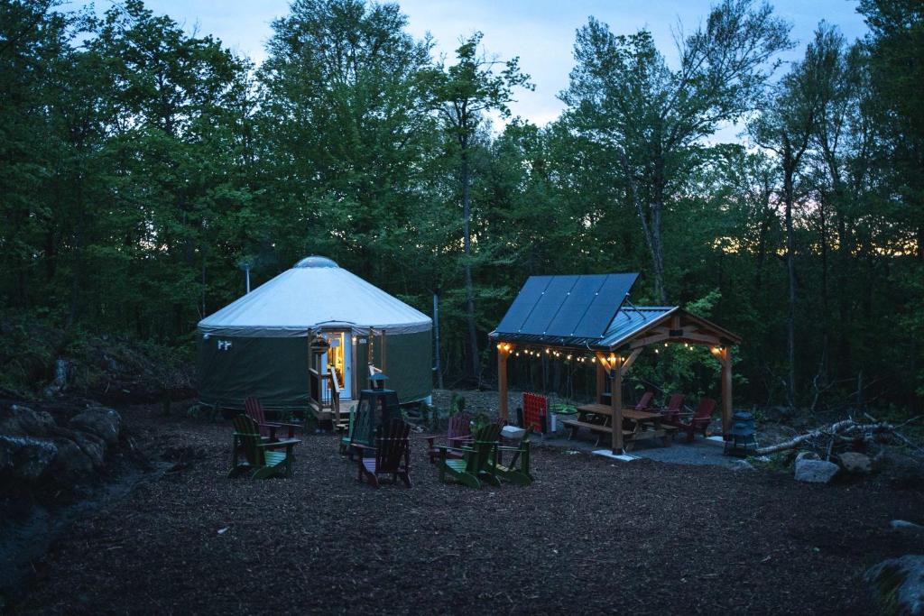 Sainte-Agathe-des-Monts House | Spacious Yurt in the Woods