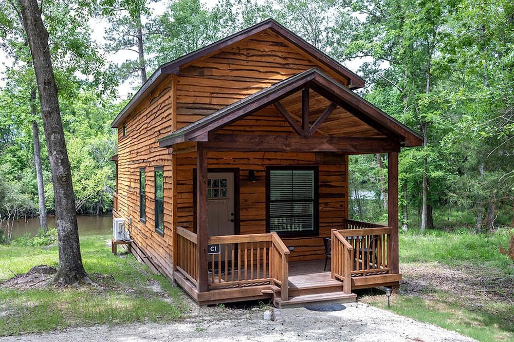 Livingston Cabin | Spacious Cozy Cabin with Back Porch in Livingston, Texas