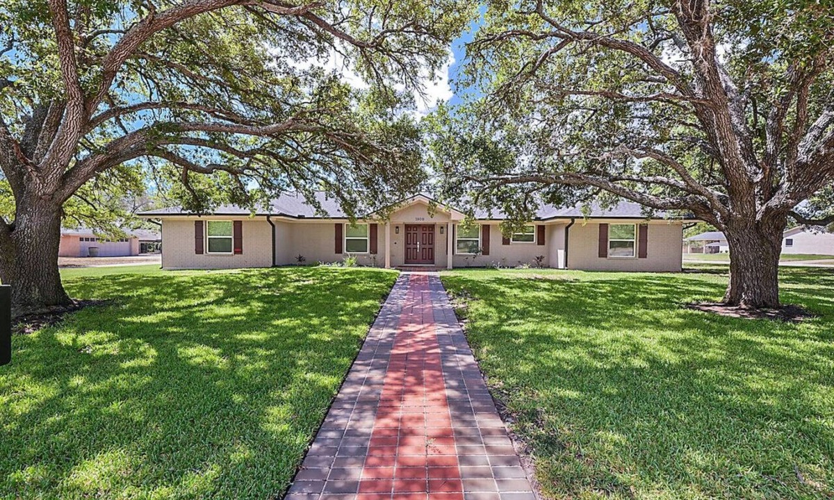 Bryan House | Spacious Family & Group Home + Fenced Yard