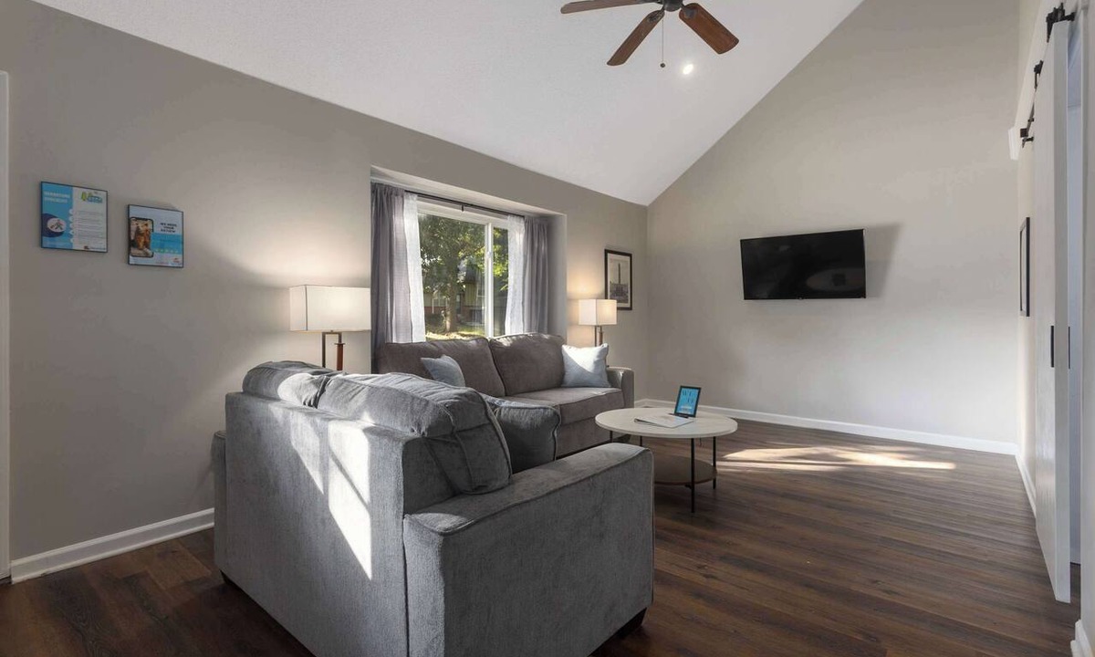 Olathe House | Spacious Home Roomy Sleeps 14 KingBeds
