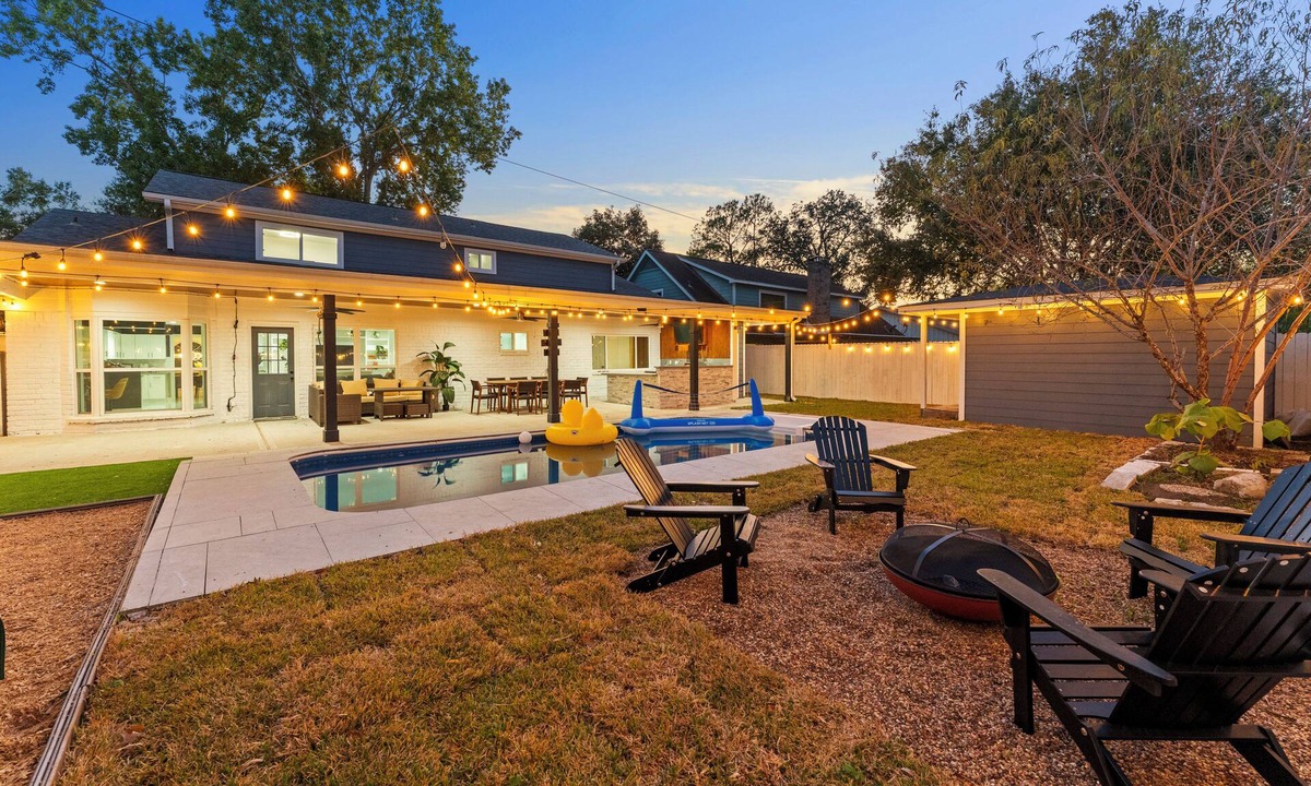 Clodine House | Spacious Houston Home Pool, Huge Covered Patio, Outdoor Kitchen