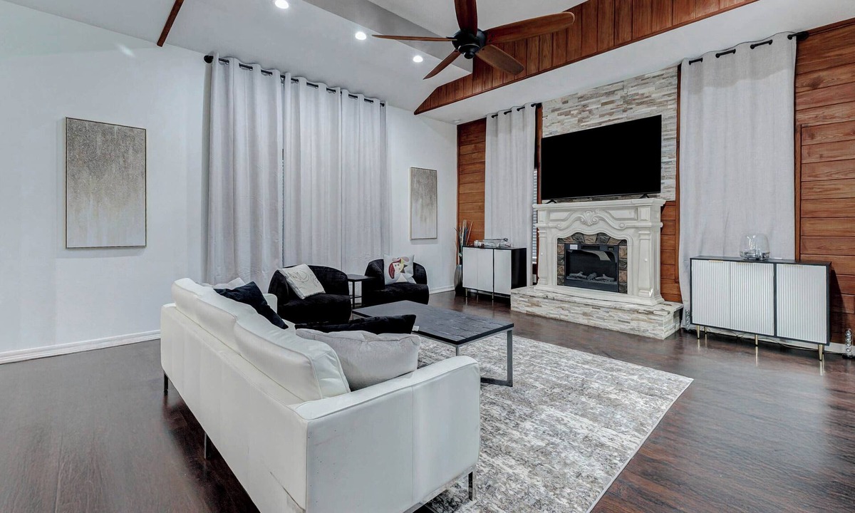Houston House | Spacious Houston Retreat, 17 Mins to Downtown, Perfect for Groups & Celebrations