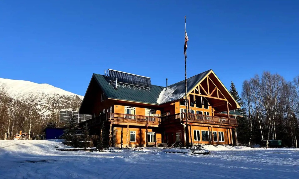 Fishhook Cabin | Spacious Lodge surrounded by trails at Government Peak