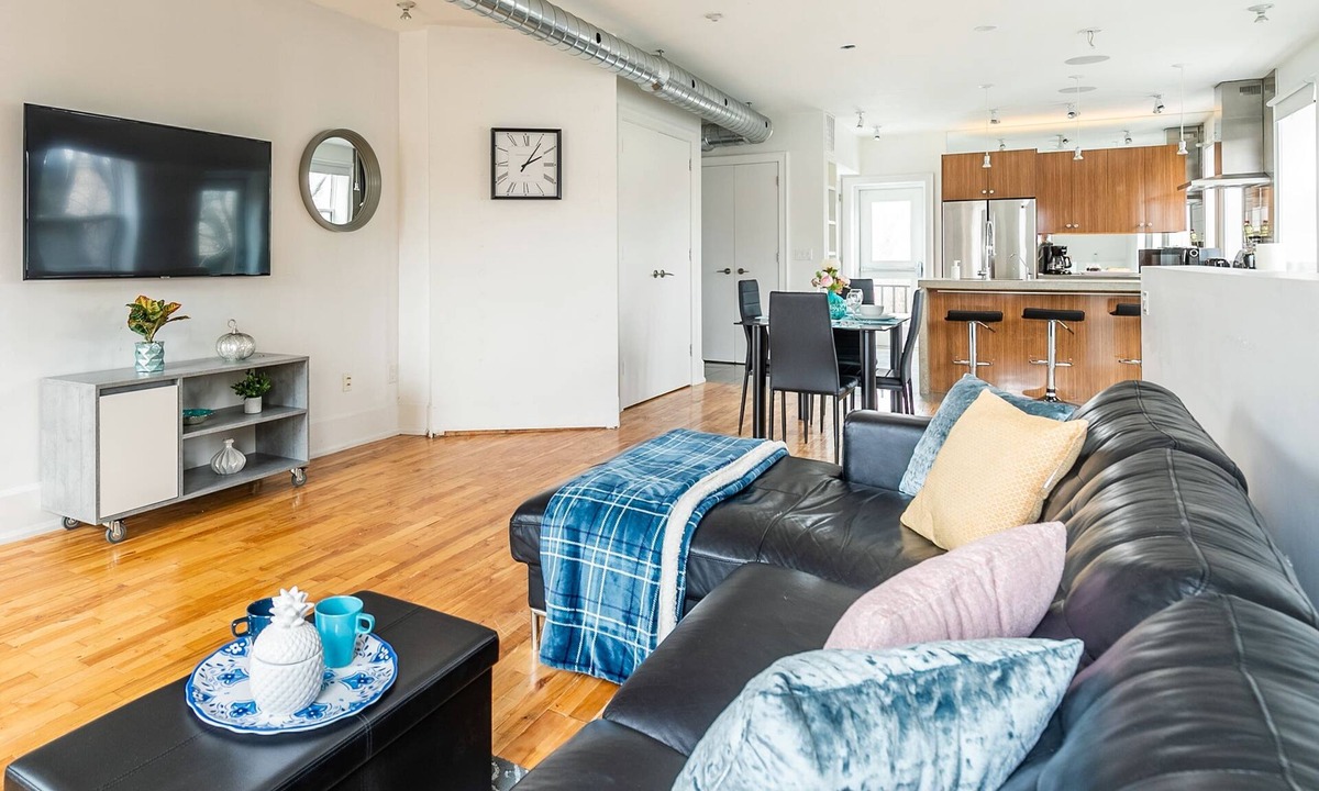 Leslieville Apartment | Spacious Loft, Leslieville Neighbourhood—Sleeps 5