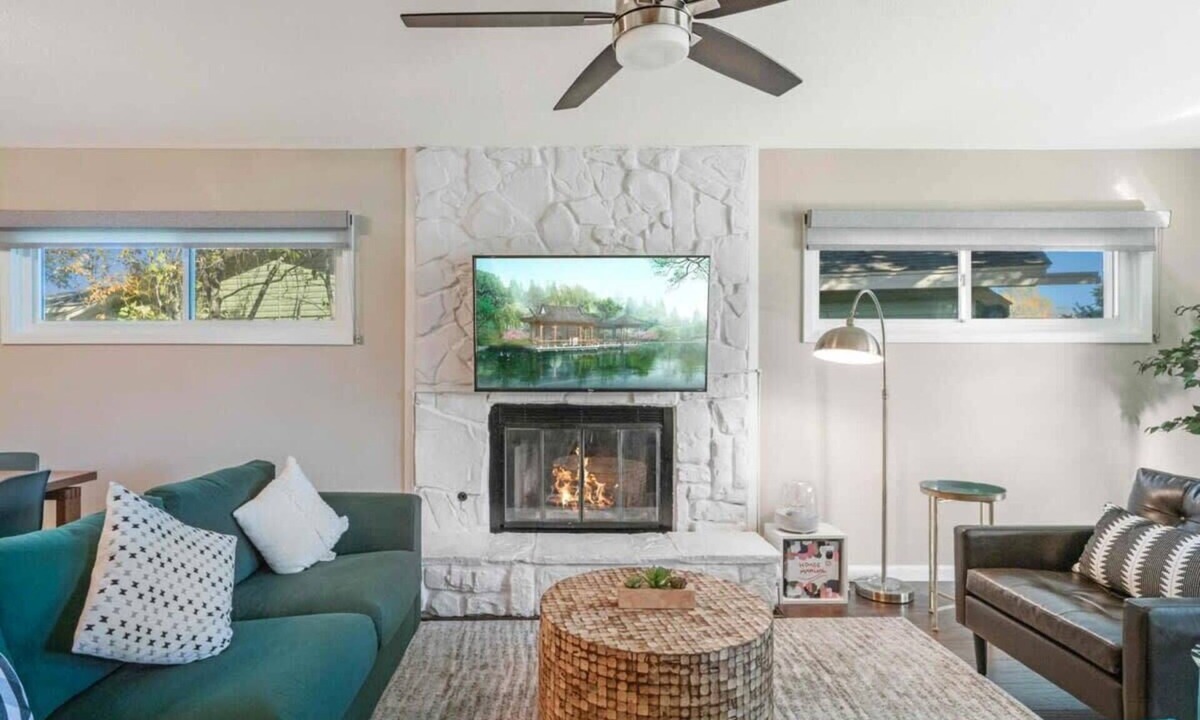 Irving House | Spacious Luxurious House, Big Groups and Pool