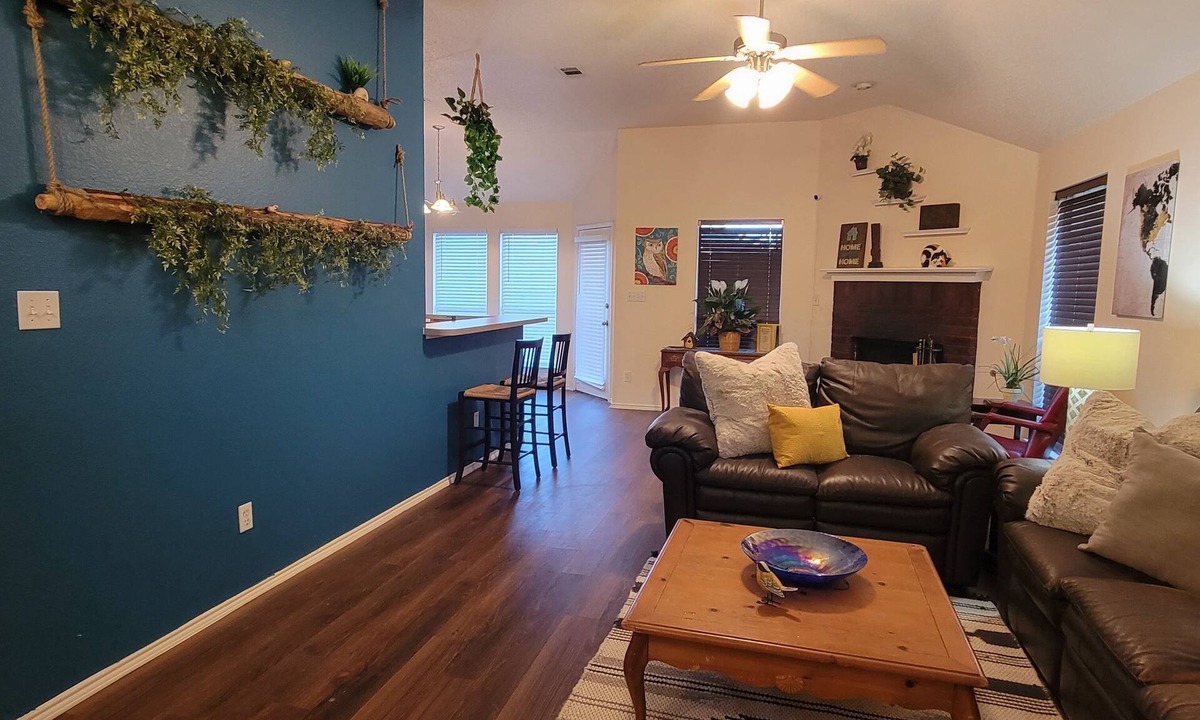 Denton Apartment | Spacious Master Bedroom with Private Jacuzzi & Walk-In Closet