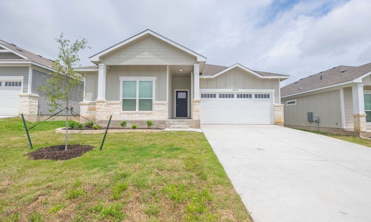 Troy Apartment | Spacious Modern 5 beds House in Troy