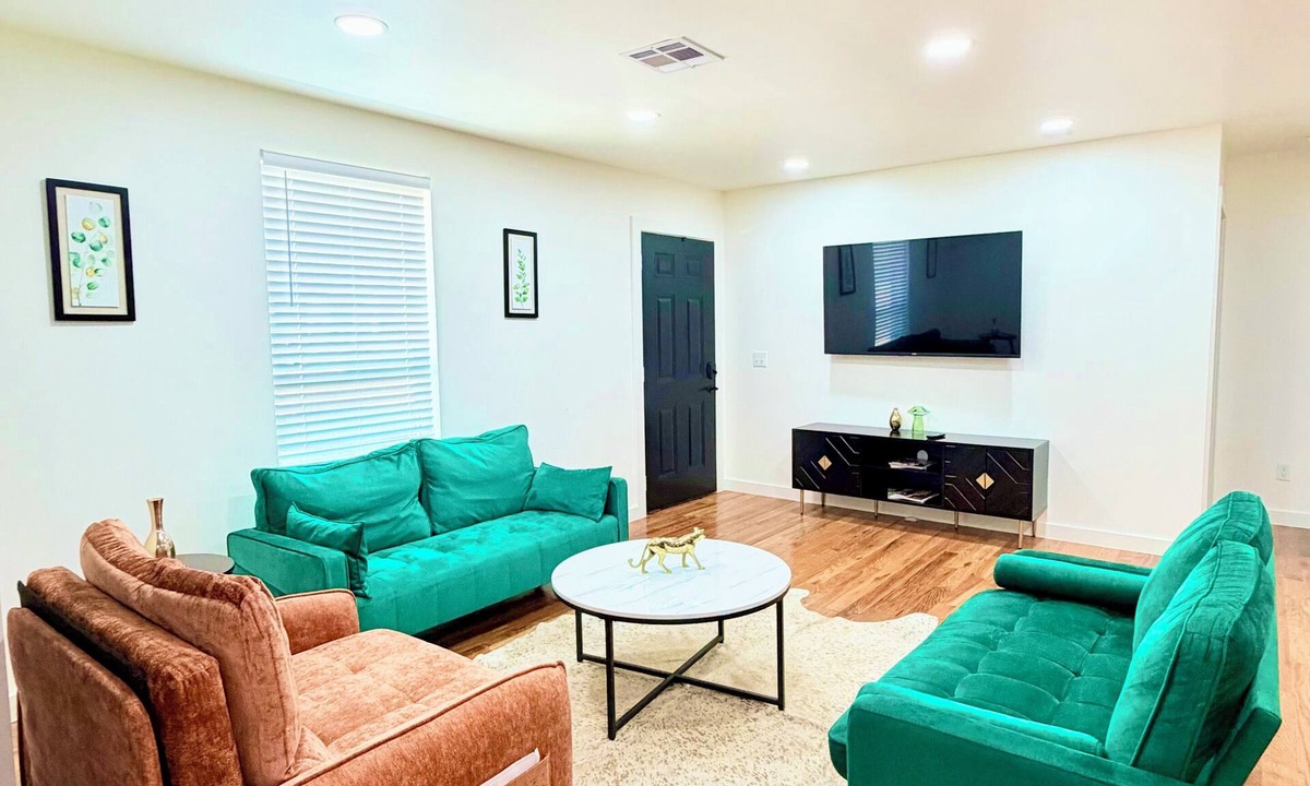 Central Oklahoma City House | Spacious Modern Glam House Minutes To Downtown