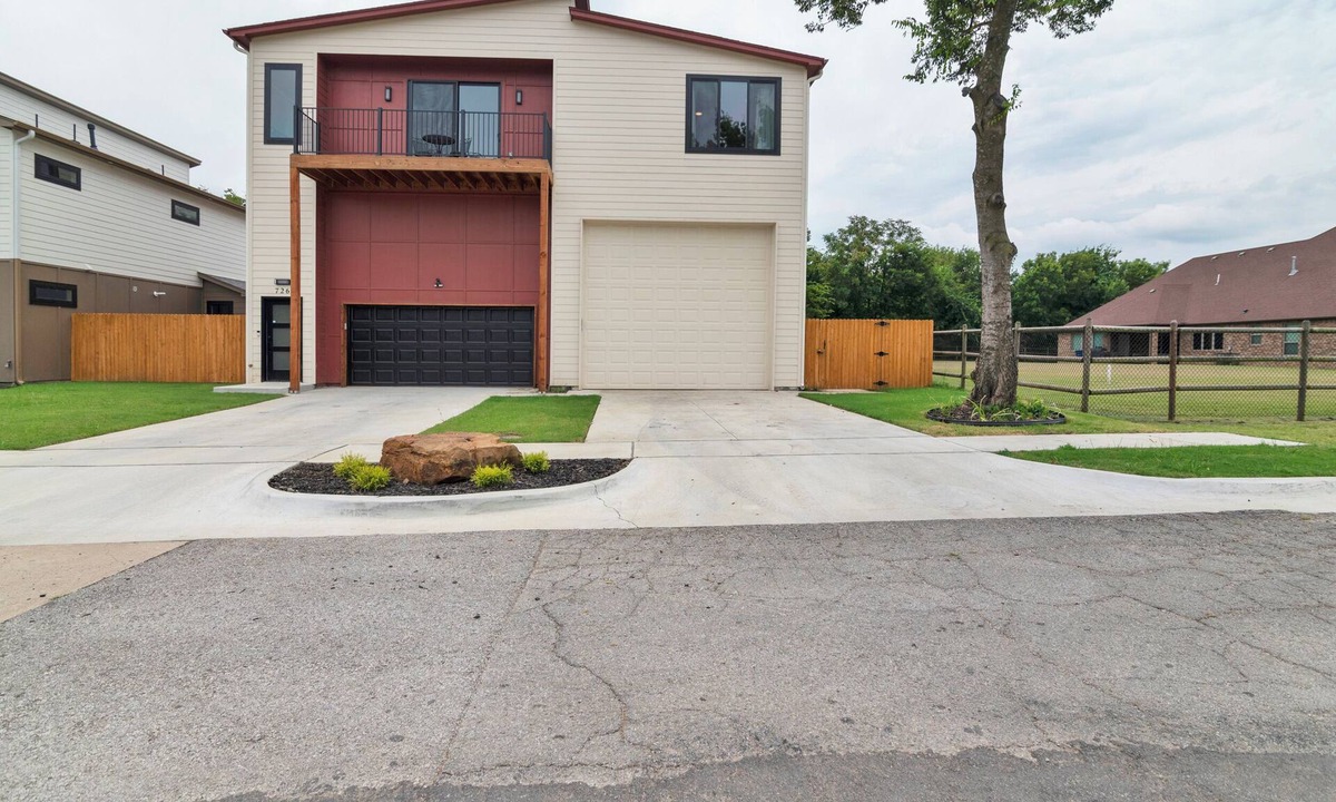 Tulsa House | Spacious New Construction with Dual Primary Suites