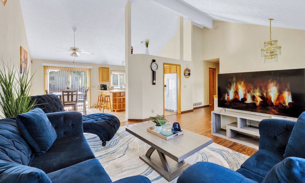 North Central Omaha House | Spacious Pet-Friendly Home Quiet Neighborhood