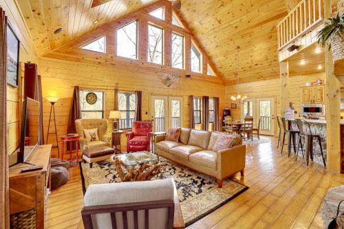Maysville House | Spacious & Secluded Cabin: 25 Mi to Bentonville!